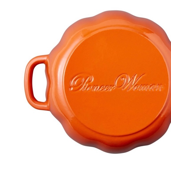 🌺🎃 New Pioneer Woman 2-Quart Enamel-on-Cast Iron Pumpkin Dutch Oven, Orange - Picture 6 of 9